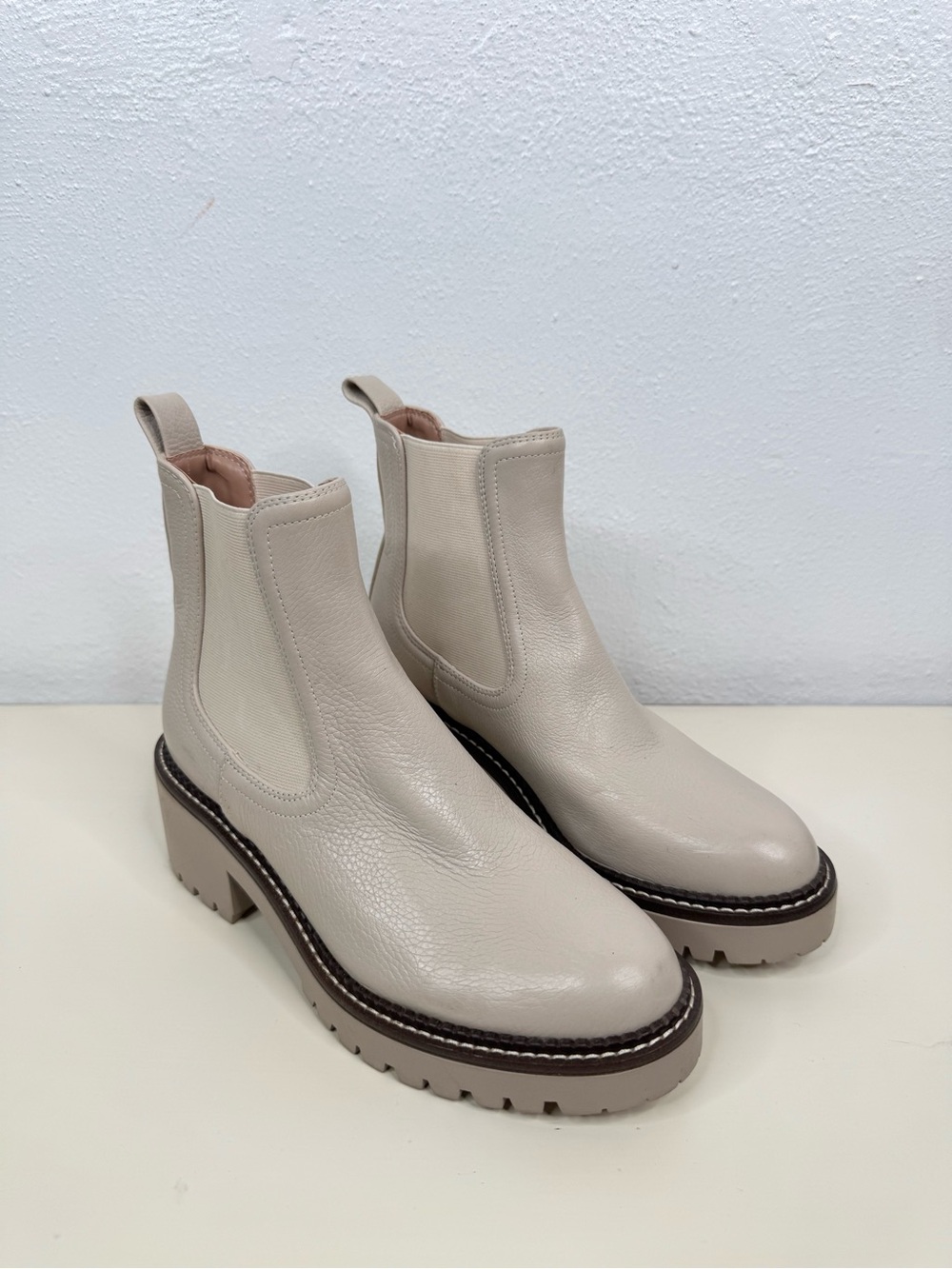 Nordstrom Chelsea Lug Sole Ankle Boots Womens 6.5 Ivory Beige Slip On